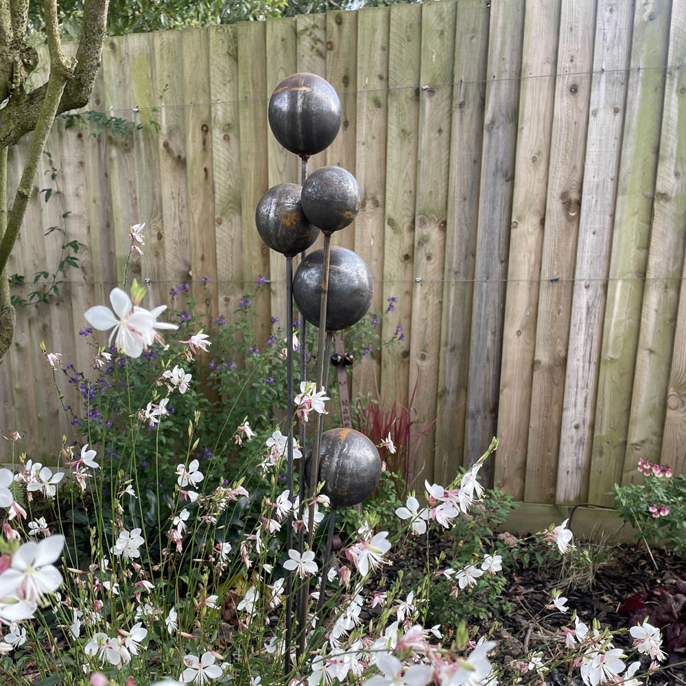 Cluster of 5 Garden Stake Ornaments – Balls Large 5061098721920